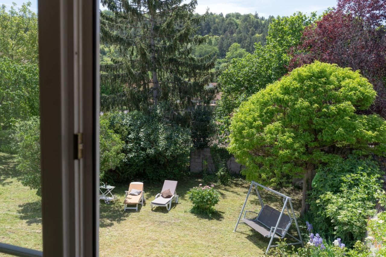 Les Pieds Dans L Herbe Meilhaud Buitenkant foto